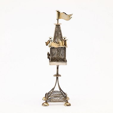 Bessamin-Büchse, Um 1870, Silber, teilvergoldet, gegossen, getrieben, Silberfiligran (Ausschnitt) Bessamin-Büchse, Um 1870, Silber, teilvergoldet, gegossen, getrieben, Silberfiligran (Ausschnitt) © Städtisches Museum Göttingen / F.S.Kimmel