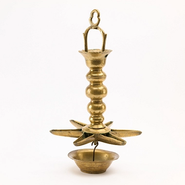 Schabbat-Hängeleuchter, 1788, Messing, gegossen (Ausschnitt) Schabbat-Hängeleuchter, 1788, Messing, gegossen (Ausschnitt) © Städtisches Museum Göttingen / F.S.Kimmel